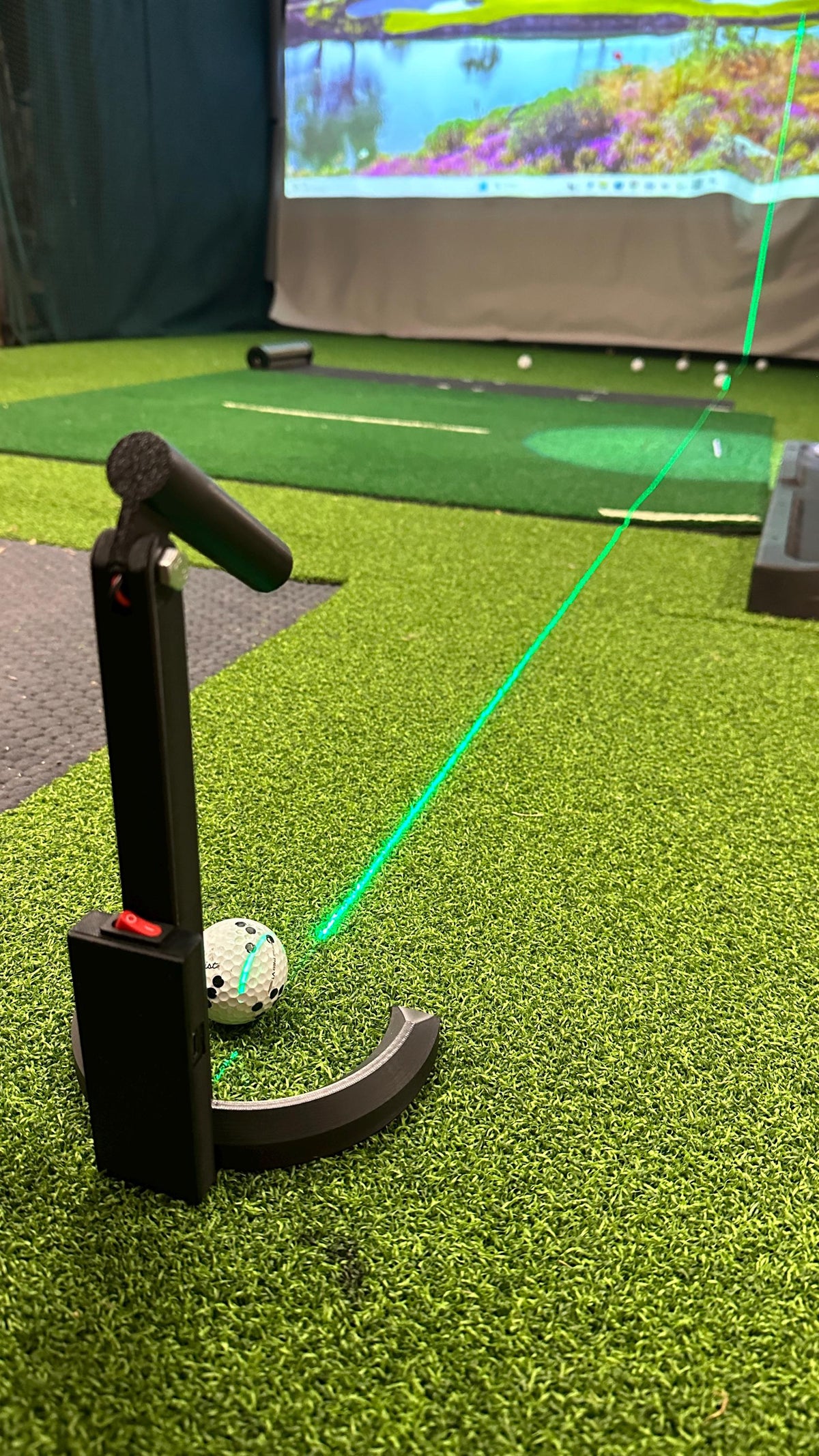 Side view of the putting alignment tool and green line toward a simulator screen