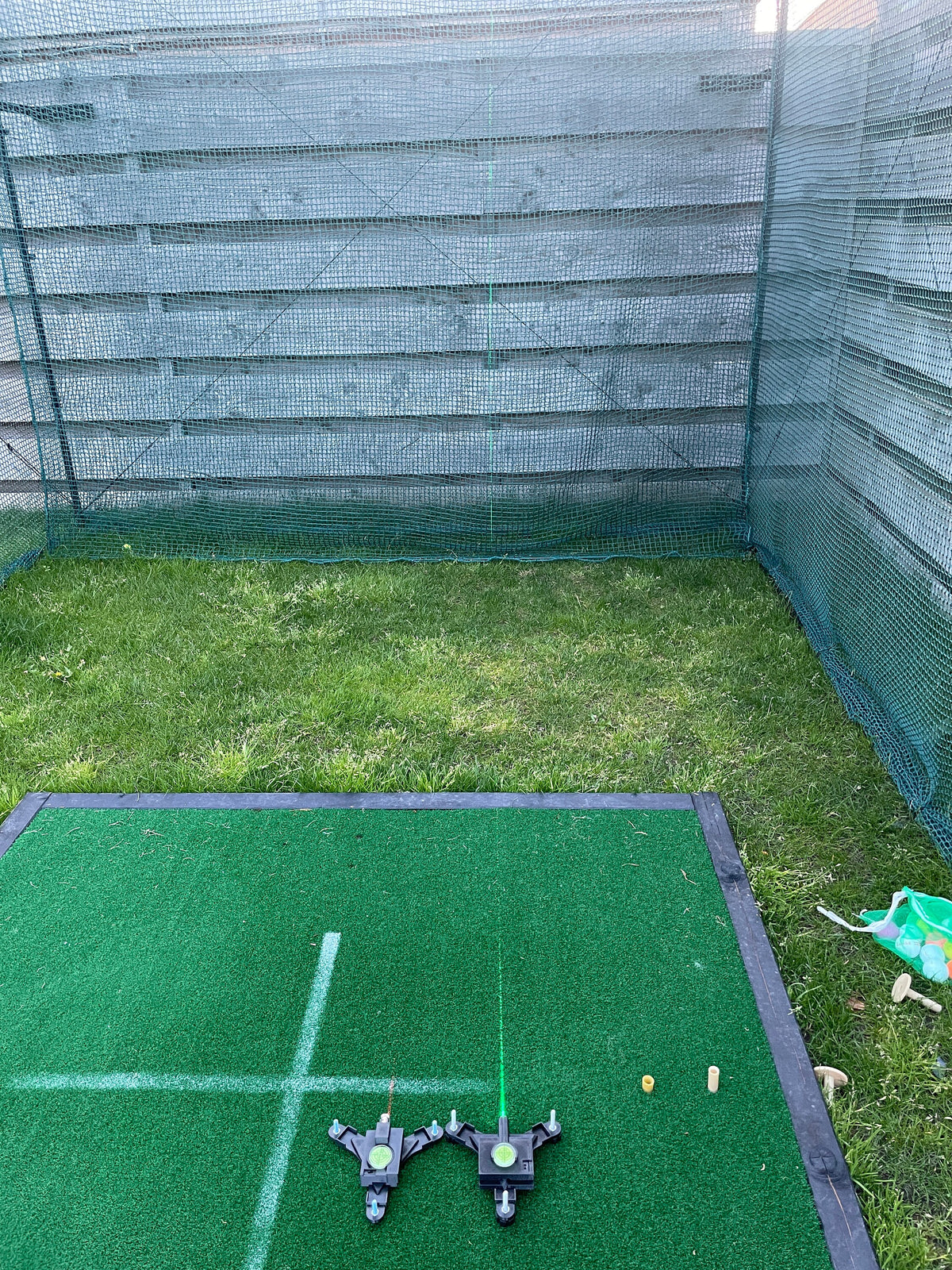 Outdoor golf mat with red and green laser target lines