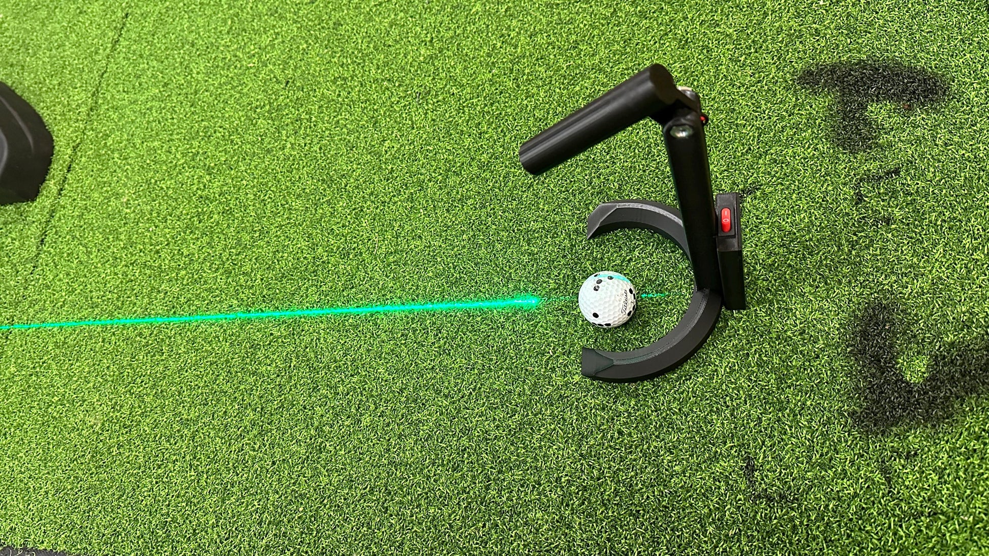 Laser golf sim alignment and putting